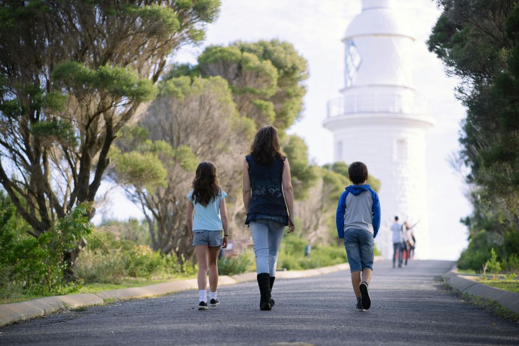 케이프 내추럴리스트 등대 (Cape Naturaliste Lighthouse) 를 향해 걷