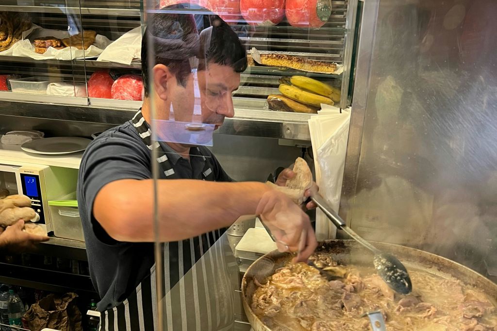 "비파나" (돼지고기 샌드위치)