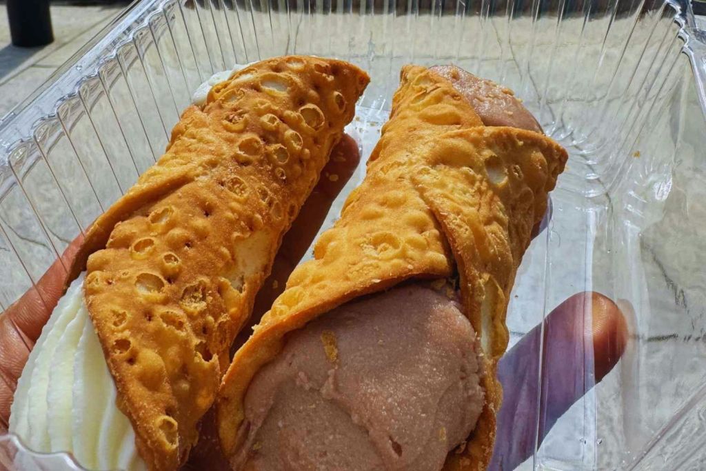 투어 중 음식 (카놀리) 구매 (선택 사항)