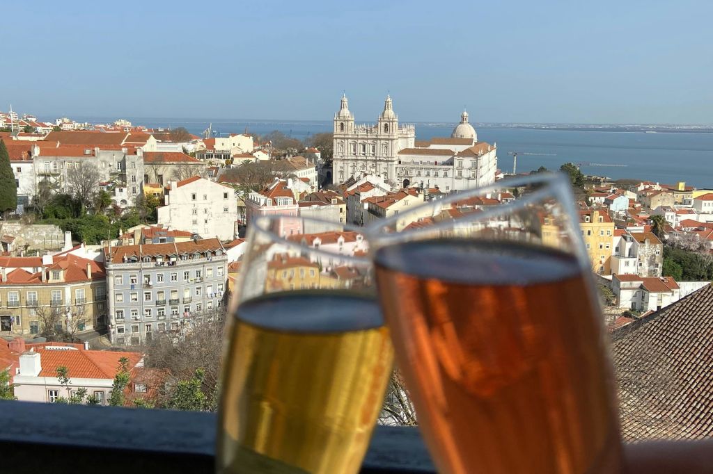 무료 음료와 함께 방문하세요!