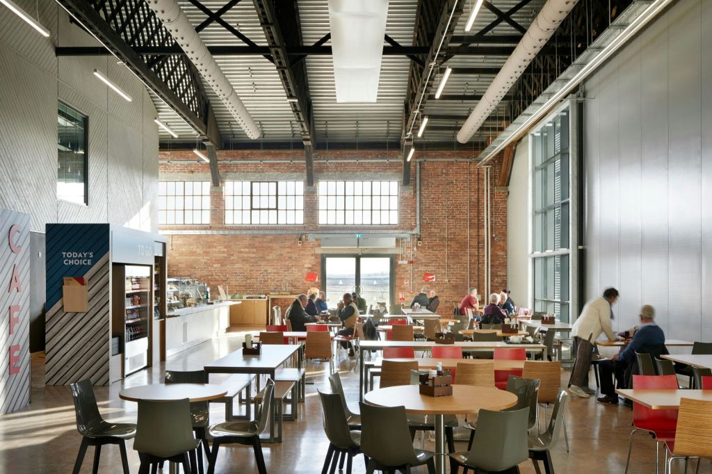 에어로스페이스 브리스톨의 카페