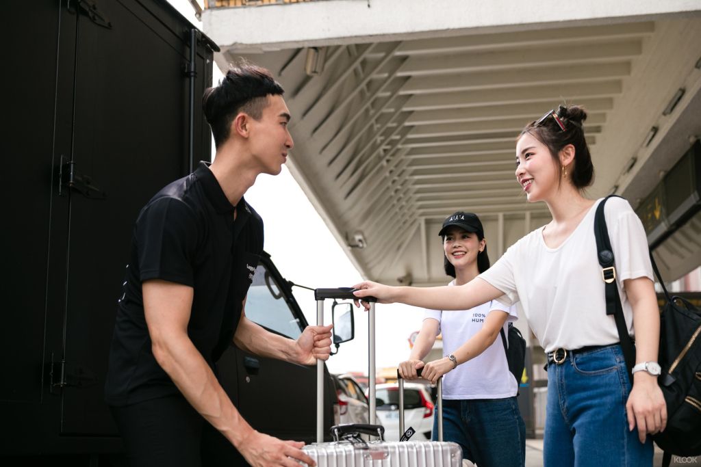 지정된 택배사에 짐을 맡기세요
