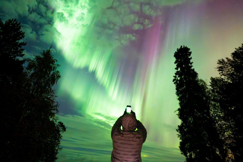 오로라를 배경으로 인생샷 찍기