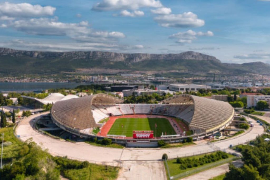 스플릿 폴주드 레드 라인