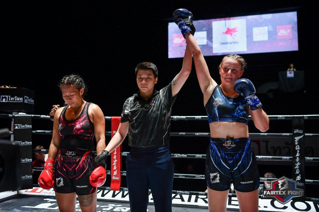 룸피니 복싱 스타디움에서 열리는 무에타이 경기