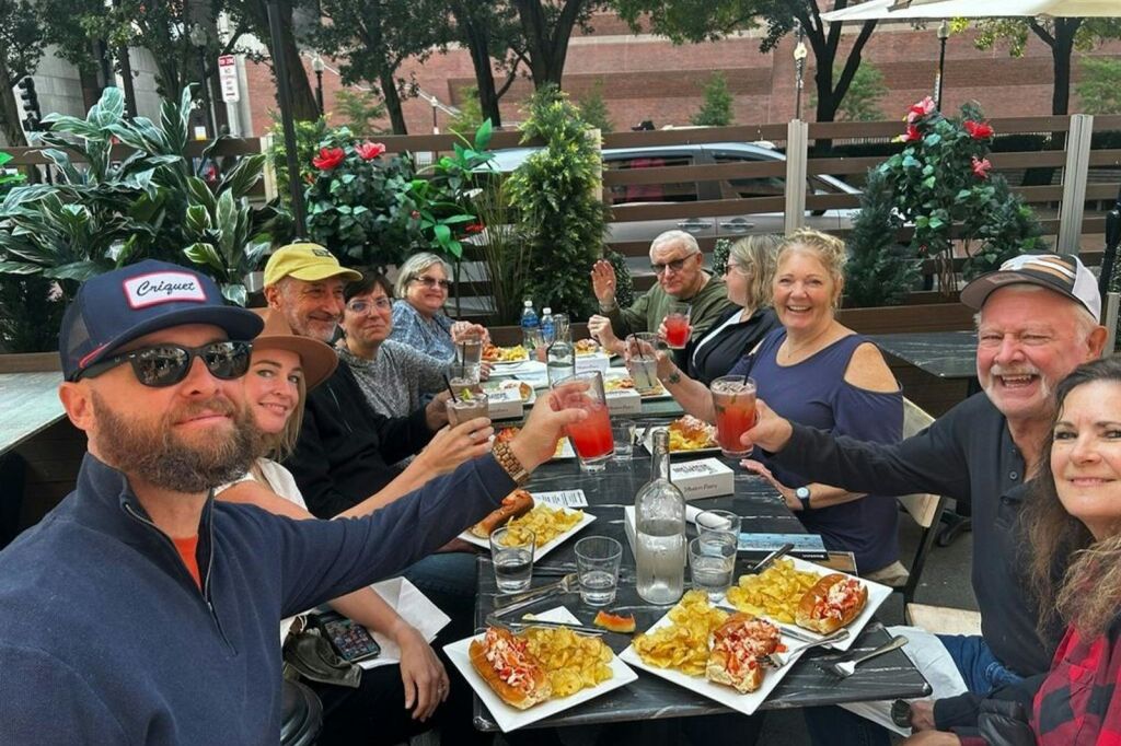 4곳의 다양한 좌식 레스토랑에서 경유지를 즐기세요