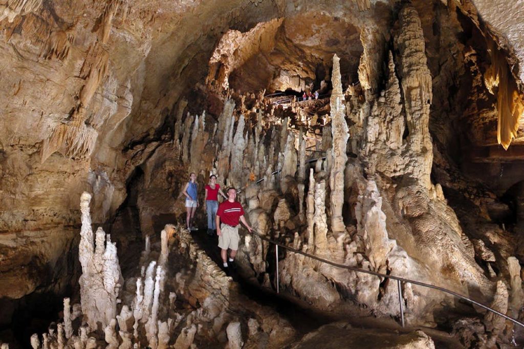 신비로운 명소를 만나는 투어