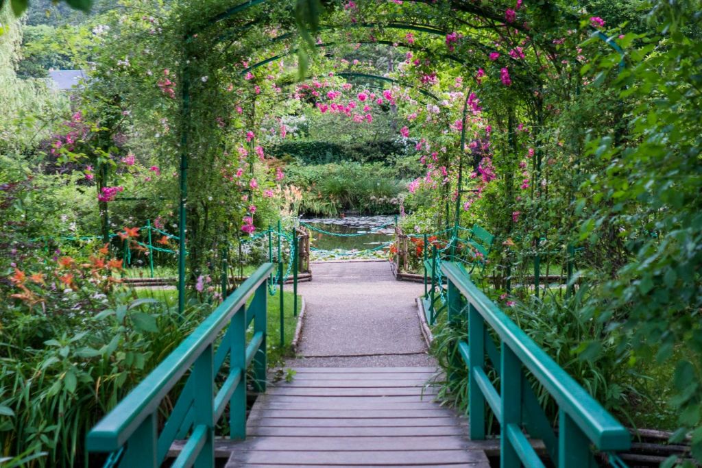 정원을 도보로 둘러보세요