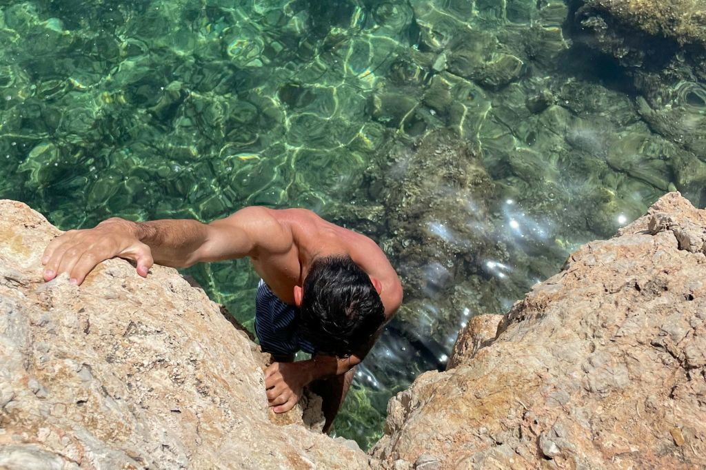 수정처럼 맑은 물