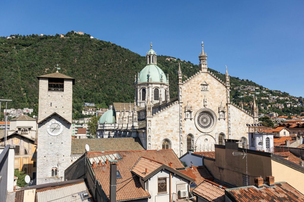 코모 대성당 전면부