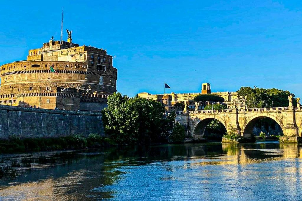 강에서 바라본 산탄젤로 성