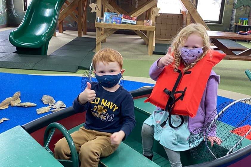 어린이 디스커버리 박물관 웅장한 급류