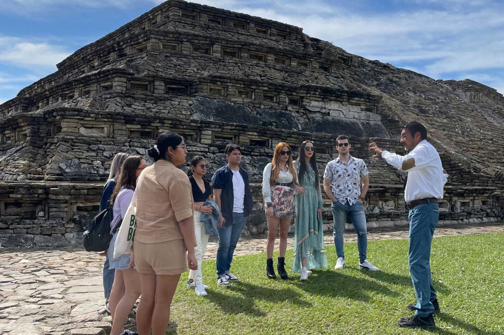 타진 고고학 유적지 가이드 투어