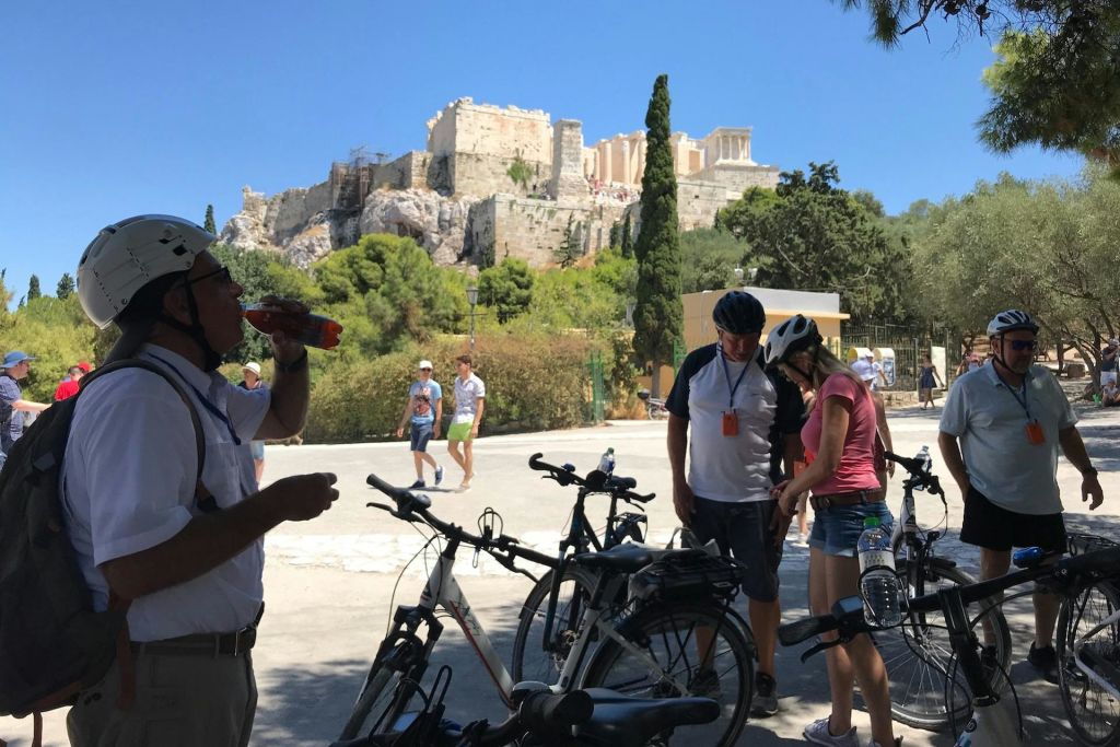 아크로폴리스가 내려다보이는 화성 언덕