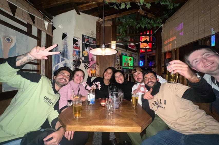 맥주를 즐기는 손님들!