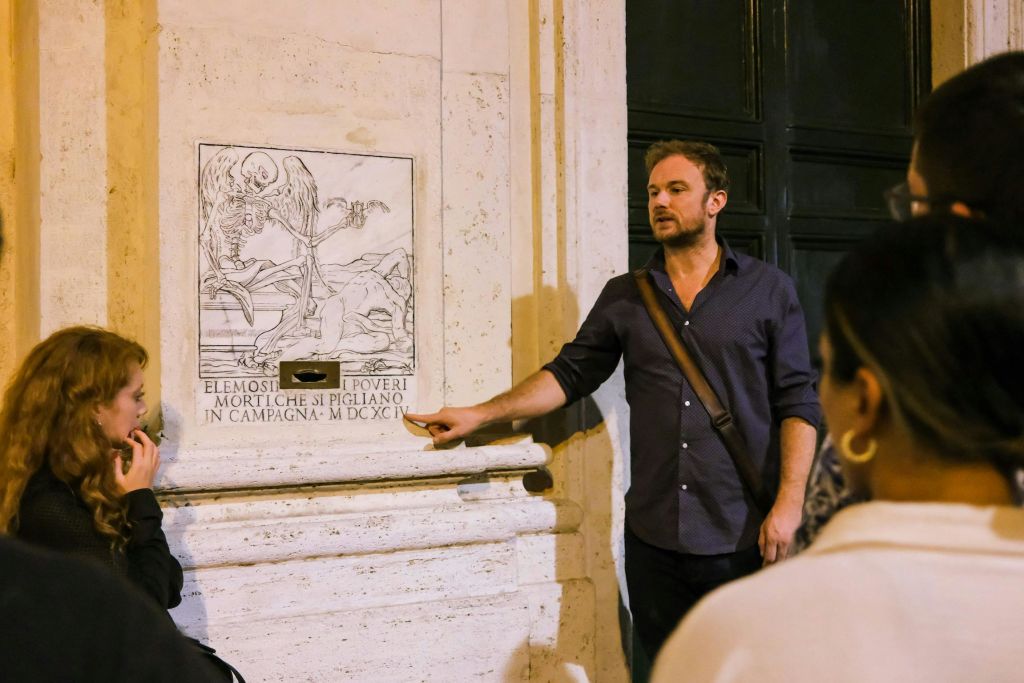 때로는 숨겨진 역사가 눈에 잘 띄기도 합니다.