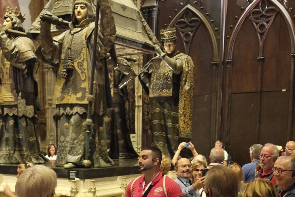 성당에 있는 크리스토퍼 콜럼버스의 무덤