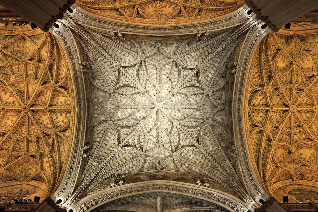 성당 지붕 마감