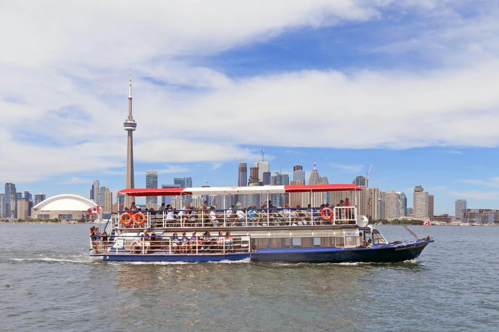 항구에서 즐기는 크루즈