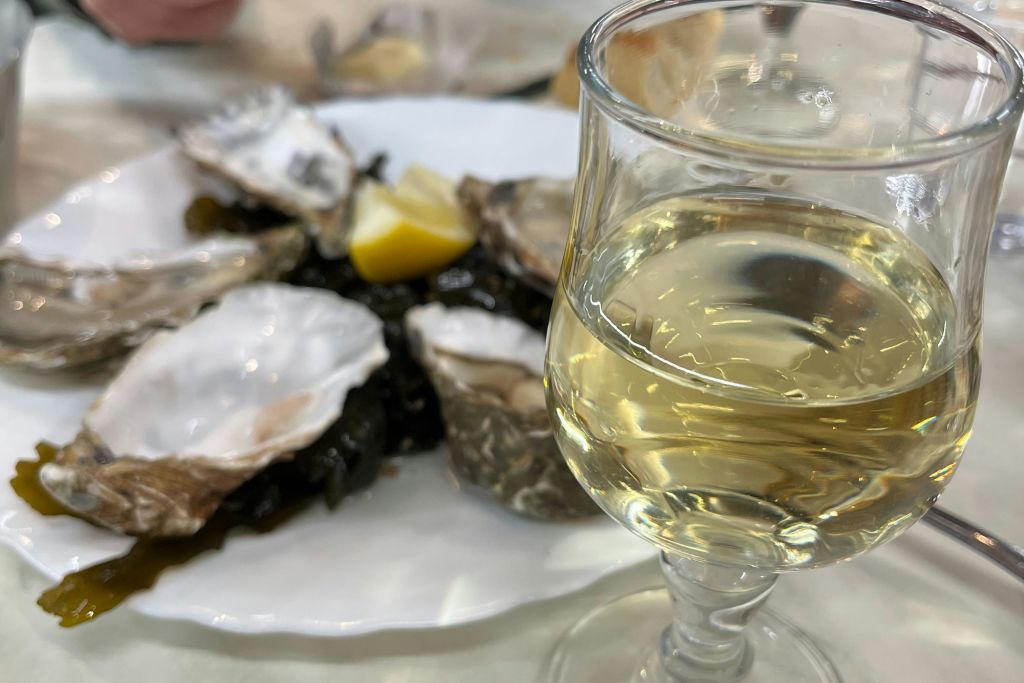 유명한 현지 굴