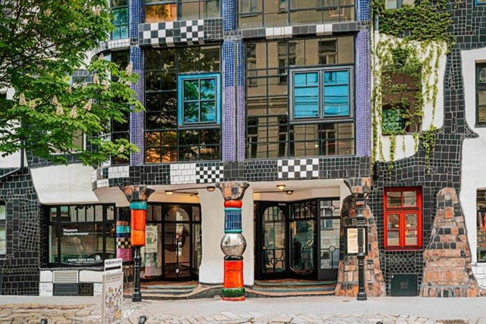 외관, 정문 KunstHauswien. Museum Hundertwasser