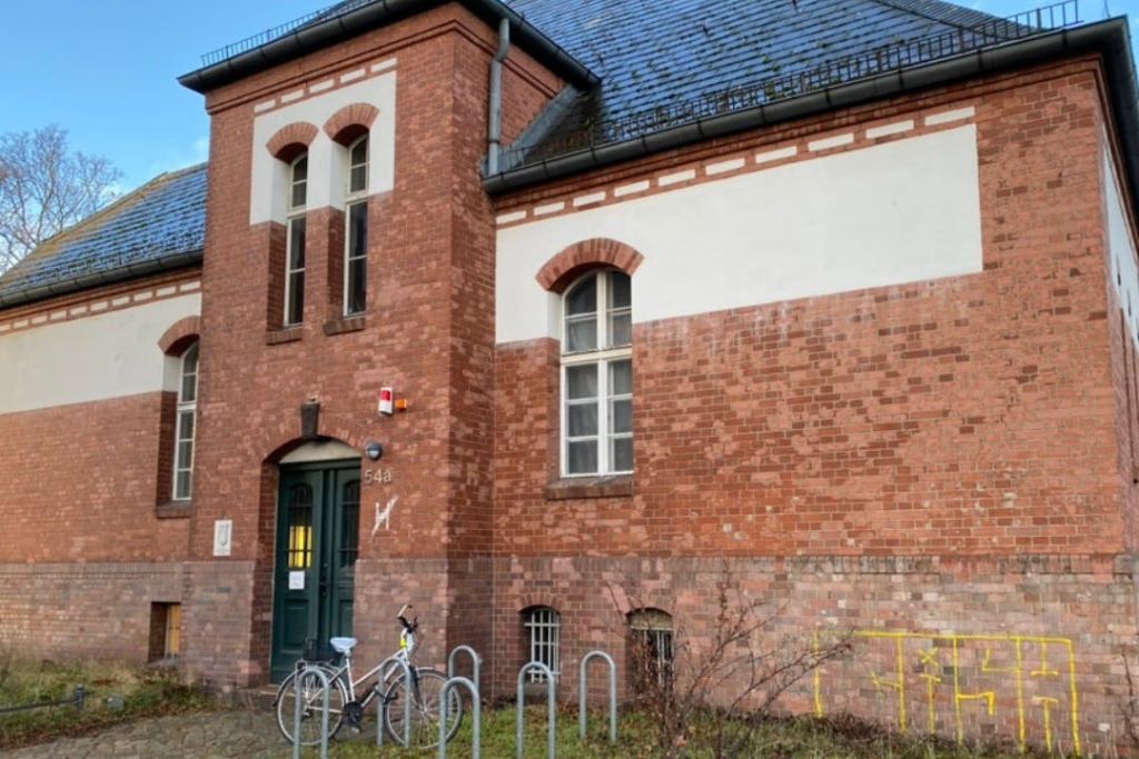 SA 교도소 Papestraße. 1933년 SA가 운영한 이 사이트는 수백 명의 정치적 반대자들을 수용했습니다.