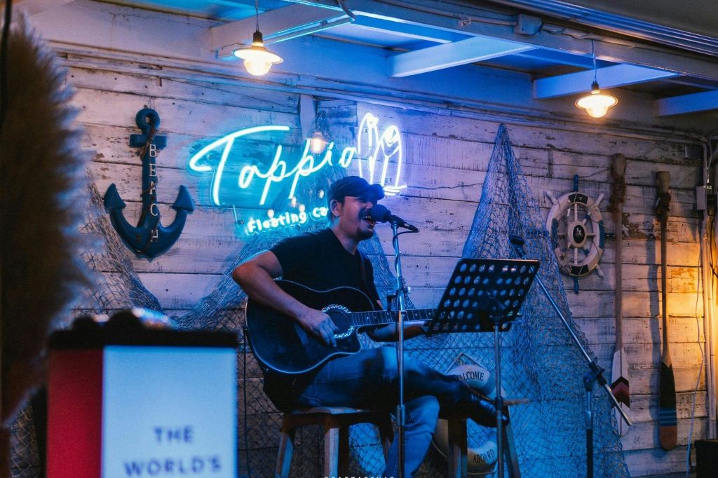 Tappia Floating Cafe