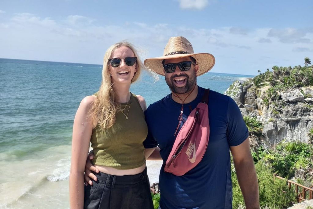 툴룸에서 즐기는 커플 여행