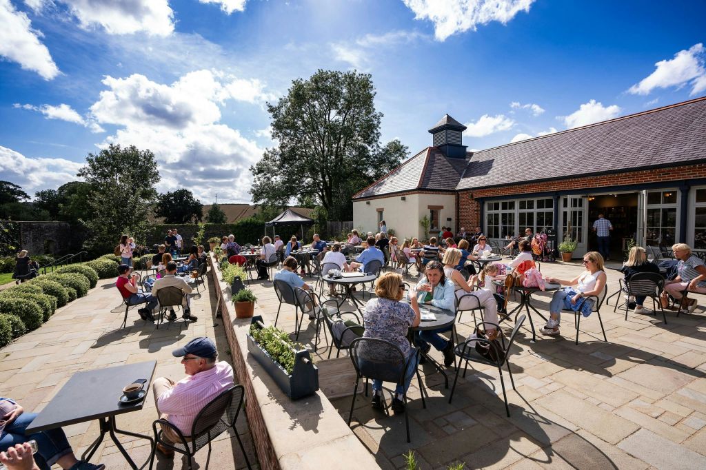 웨스턴 파빌리온 카페, 힐스버러 성 및 정원