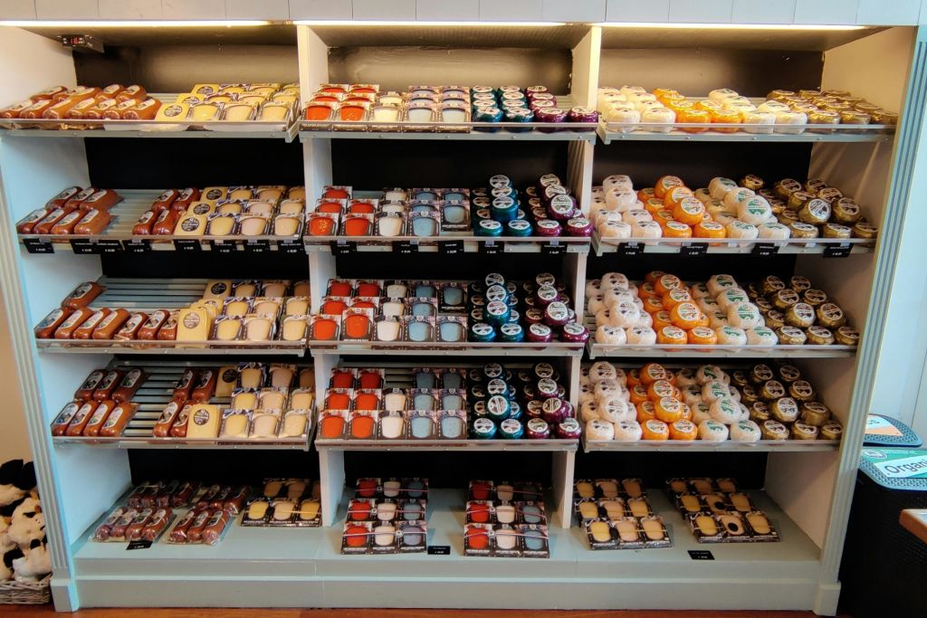 네덜란드를 떠올려보세요. 치즈를 떠올려보세요.