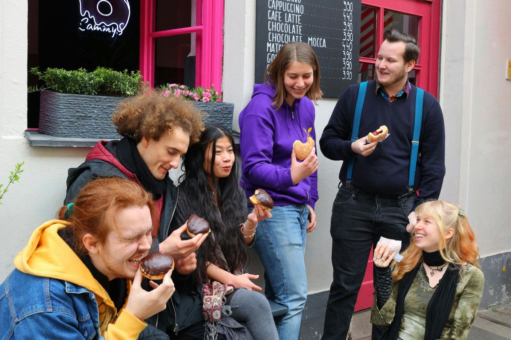 베를린 현지인이 찍어주는 단체 사진