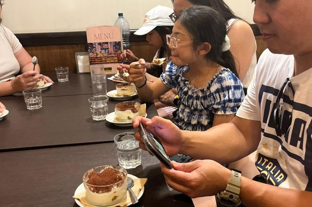 티라미수 맛보기