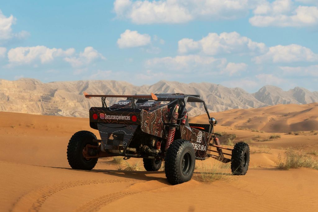 모래언덕에서 버기 사파리 즐기기