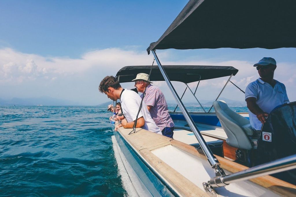 가이드와 함께하는 보트 투어