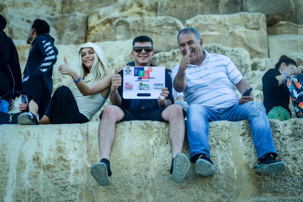 기자 피라미드와 스핑크스를 둘러보는 최고 평점 투어. 호텔 픽업, 낙타 타기 (30분), 사진, 자격을 갖춘 가이드 포함