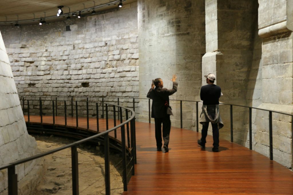 전문 가이드와 함께 거장의 걸작을 둘러보세요.