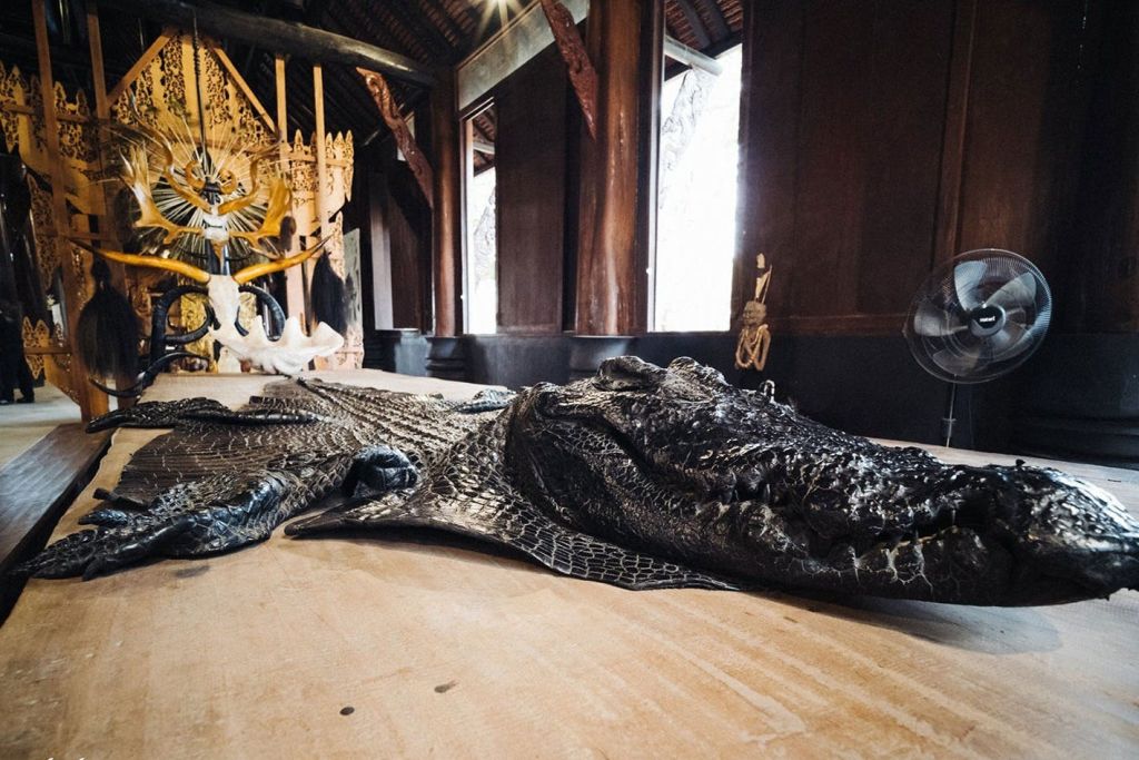 블랙 하우스 또는 반 댐.