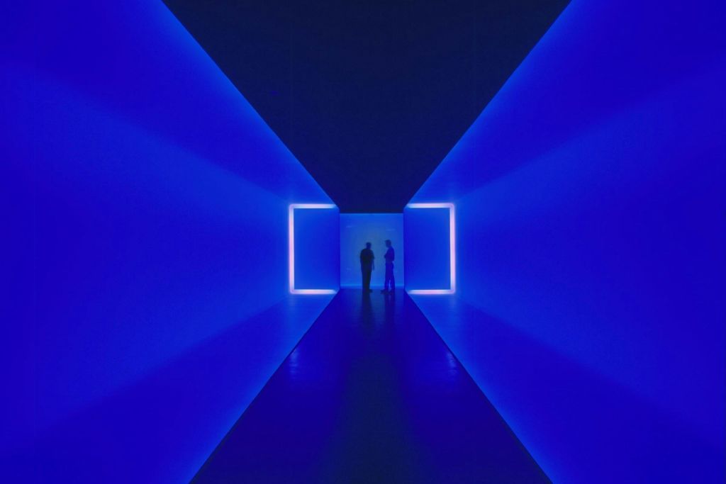 벡 터널과 법조 건물을 연결하는 아름다운 터널을 따라 걷기