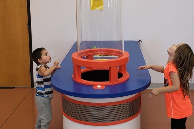 어린이 디스커버리 박물관 웅장한 급류