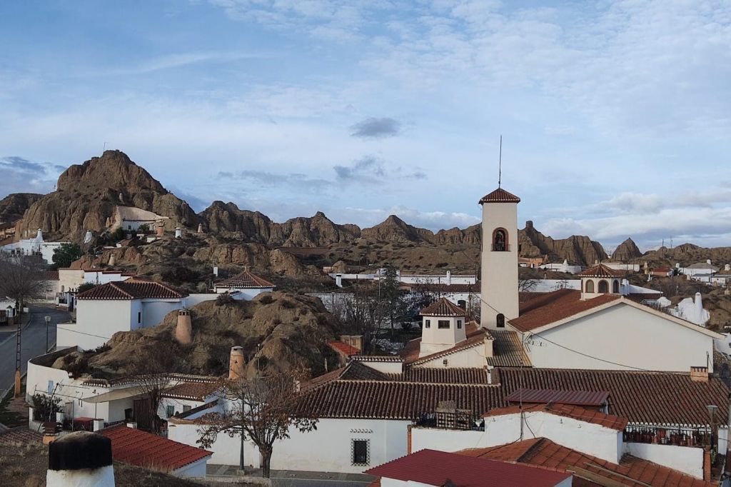 동굴의 동네, 과딕스