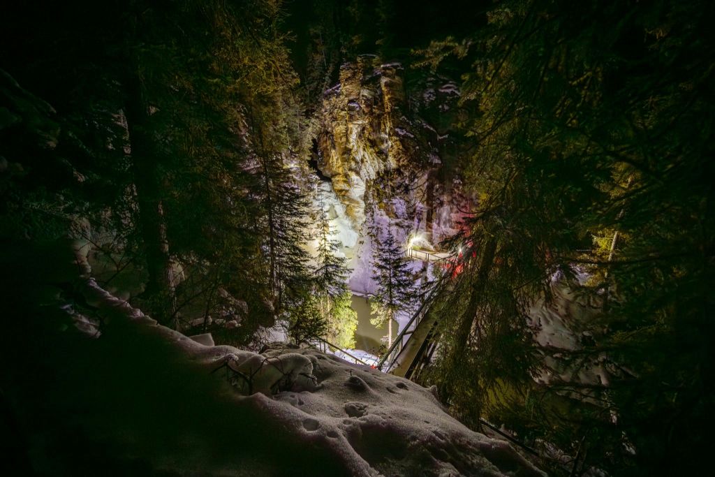 밴프 투어 - 저녁에 즐기는 존스턴 캐니언 아이스워크