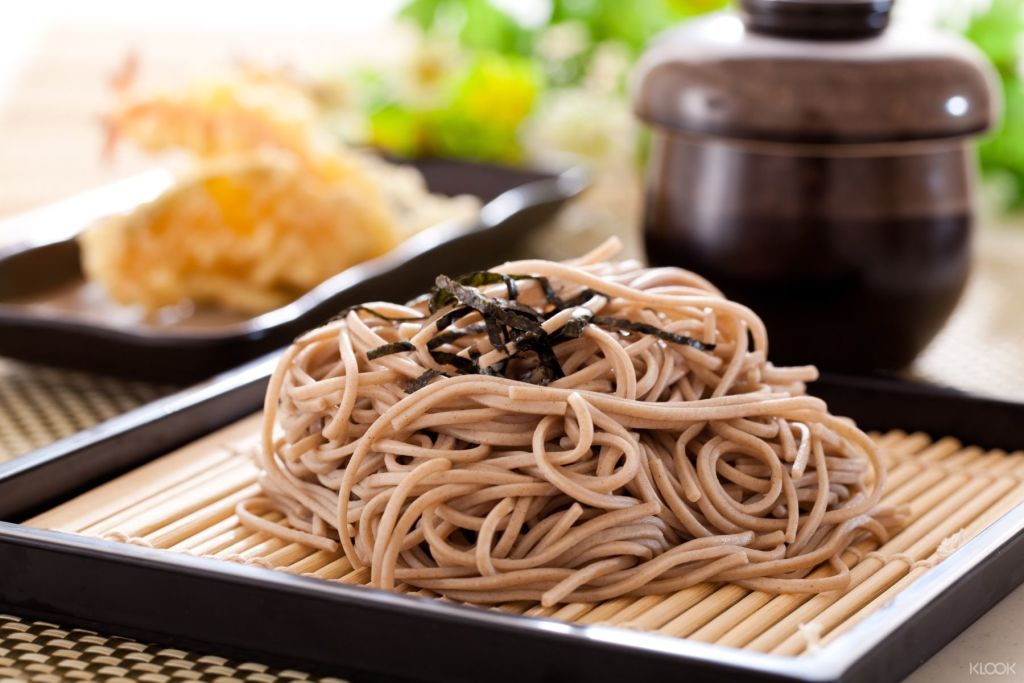 점심은 이바라키 명물 '가을 소바'를 즐겨보세요.