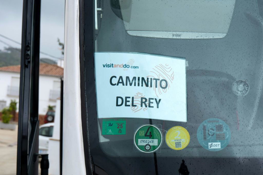 카미니토 델 레이 행 버스 포스터