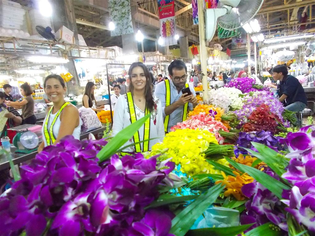 태국 전역의 눈부신 동식물이 가득한 향기 가득한 꽃 시장을 둘러보고 관능적인 과부하에 대비하세요!
