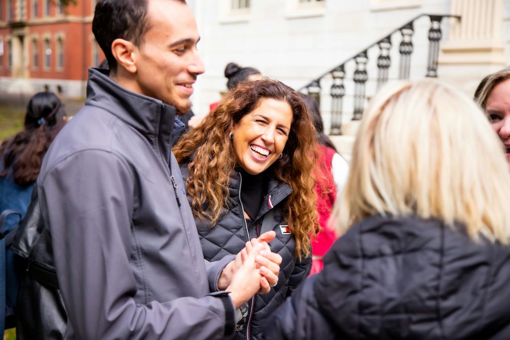 관광 가이드를 맞이하는 게스트