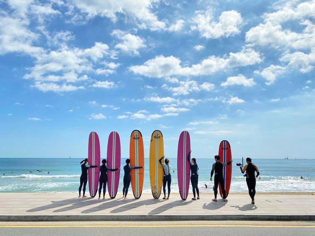 [Songjeong Beach] Surf-holic surfing beginer Lesson and unlimited free surfing!