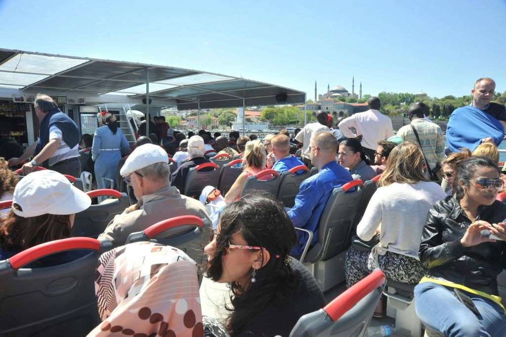 이스탄불 톱카프 궁전을 바라보는 보스포루스 해협 투어