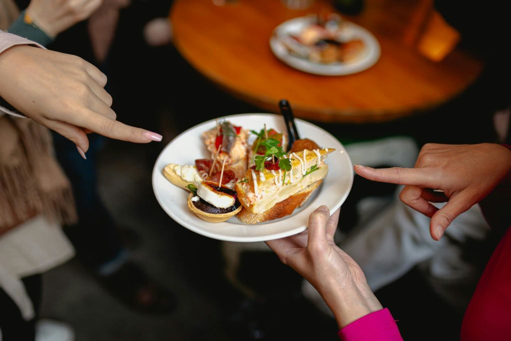 지역 명소 둘러보기