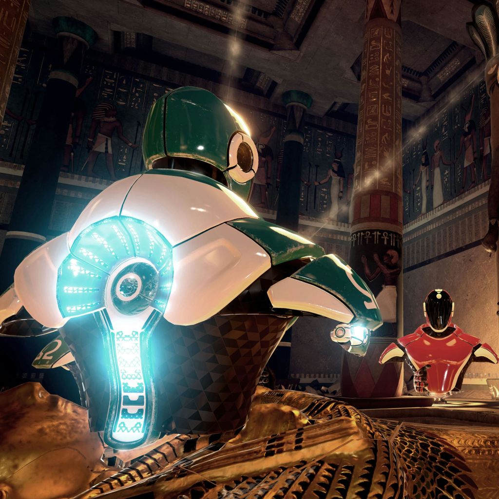 상형 문자로 덮인 기둥과 벽이 있는 고대 이집트 테마의 방에 초록색과 빨간색 두 대의 로봇이 있습니다.