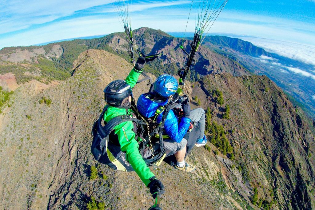 테네리페에서 패러글라이딩 즐기기
